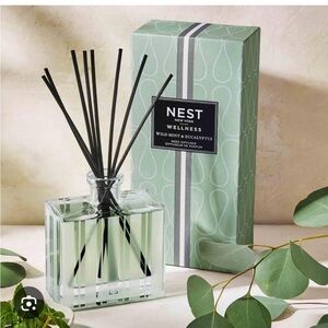 NIB NEST Fragrances Wellness Wild Mint & Eucalyptus Reed Diffuser - Green